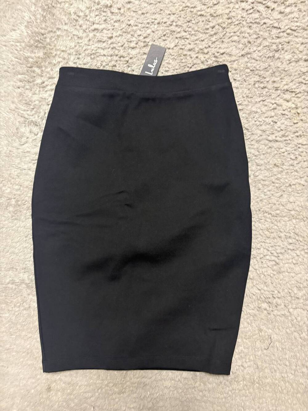 NEW LULUS women's fitted to the knee pencil skirt in black